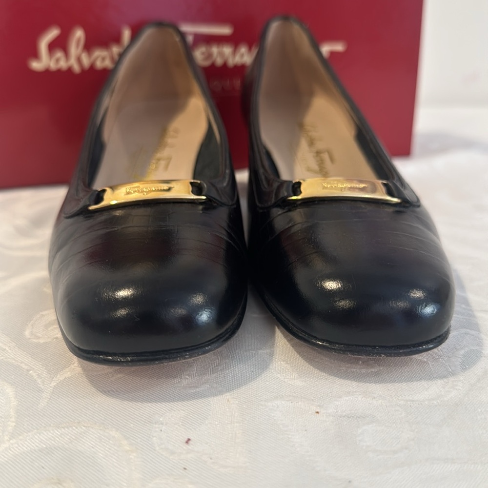 Ladies Ferragamo Black Heels. Ladies 7AA - Picture 5 of 11